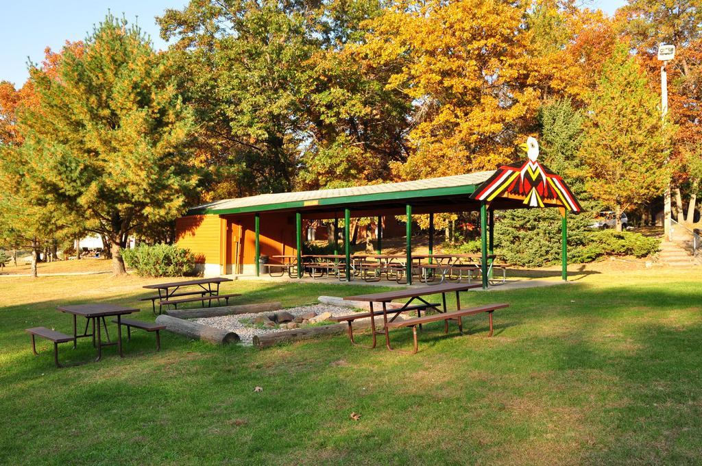 Arrowhead Camping Resort Deluxe Cabin 4 Douglas Center Экстерьер фото